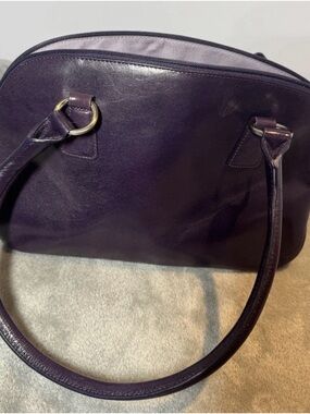 HOBO INTERNATIONAL Purple Shoulder Bag with Zip Closure